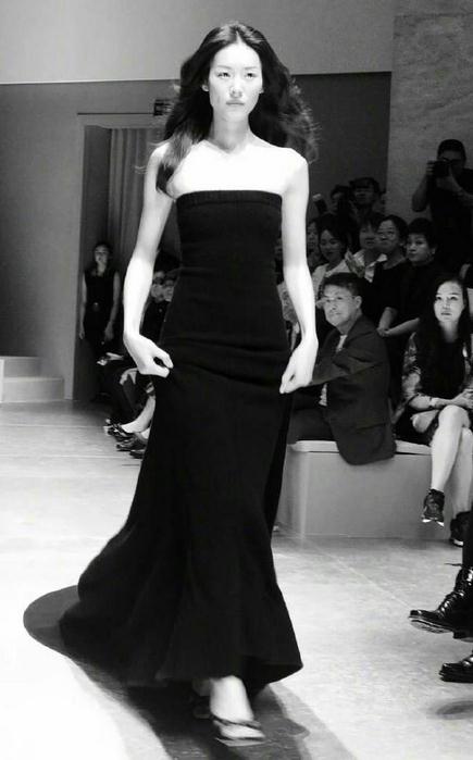 明星經(jīng)紀(jì)公司曝劉雯ERDOS逐光大秀氣場(chǎng)全開(kāi)