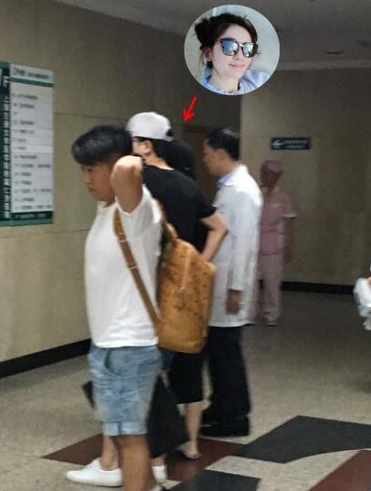 藝人經(jīng)紀公司曝謝娜疑似懷孕 和張杰進孕檢大樓