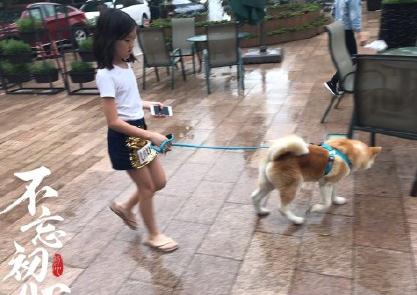 李亞鵬曬李嫣照片 很萌很有氣質(zhì)哦