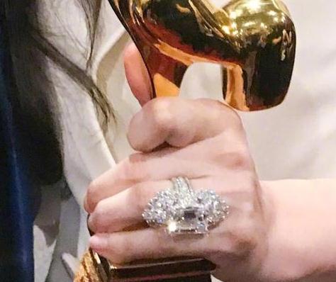 李晨求婚范冰冰 明星經(jīng)紀(jì)公司:鉆戒好閃