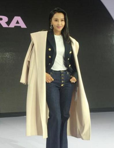 明星公司訊:馬雅舒出席北京時(shí)裝周